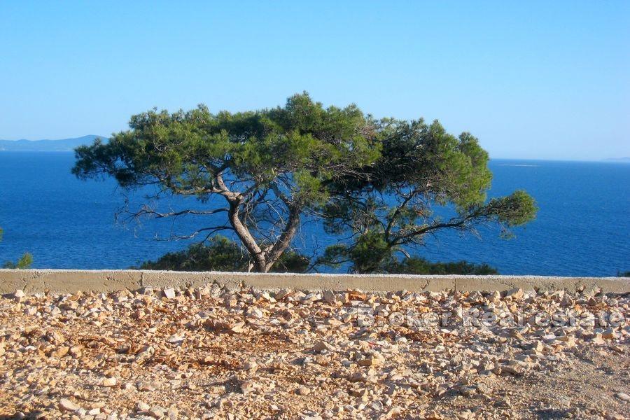 Ön Hvar - Stor jordbruksmark vid havet