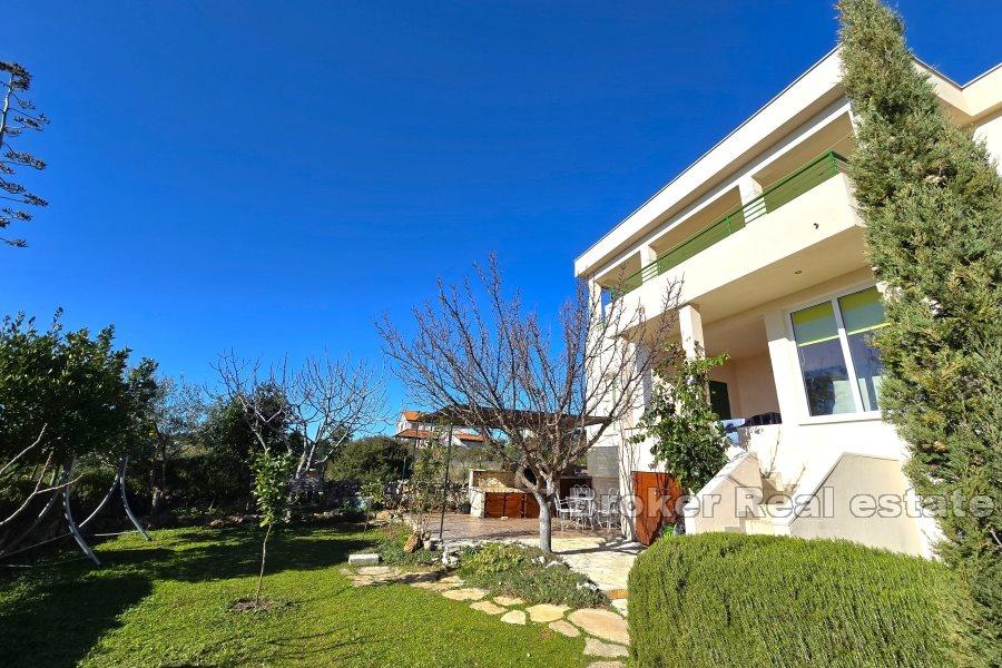 Rogoznica - Apartmanska kuća blizu plaže