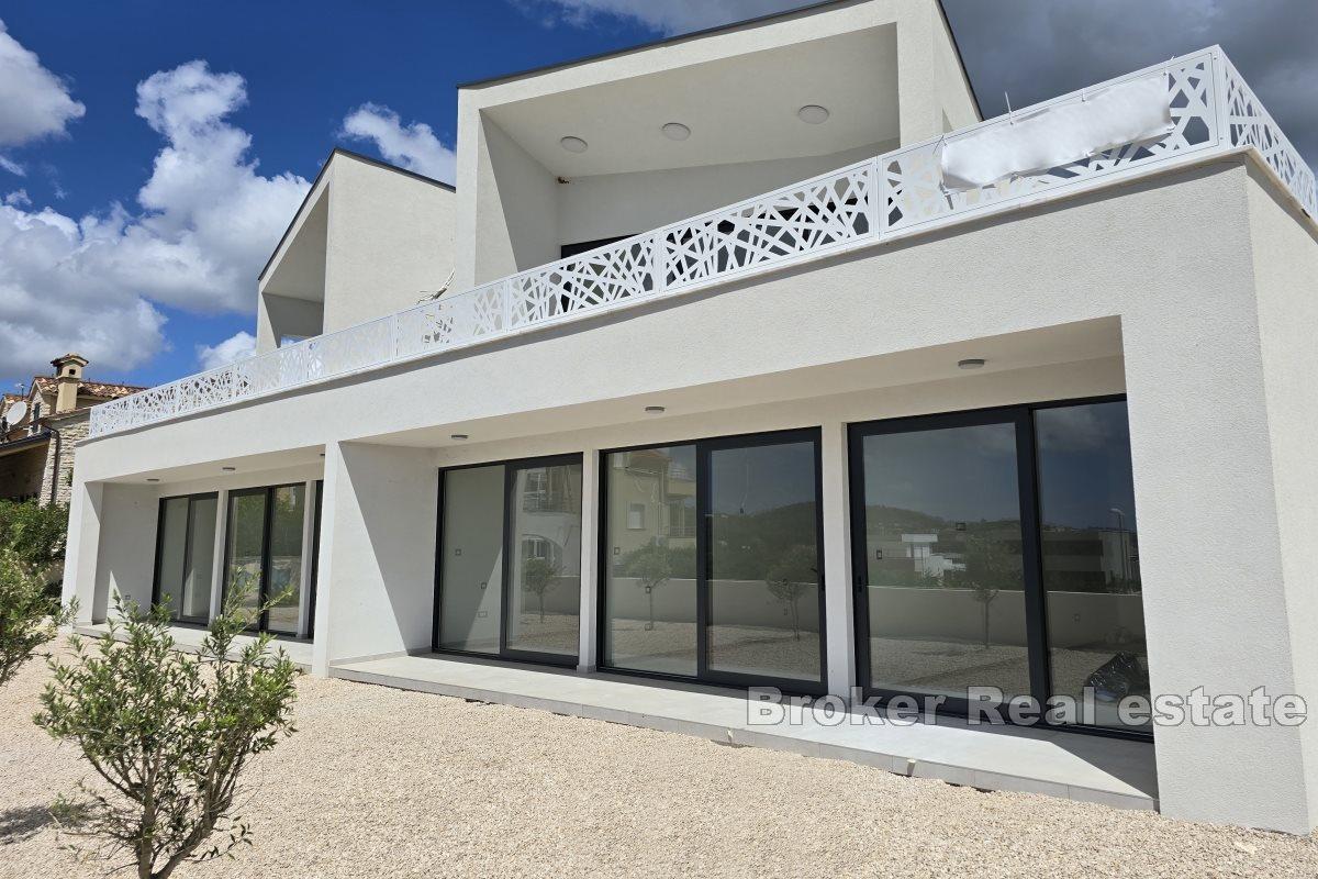 Duplex building with a view of the sea