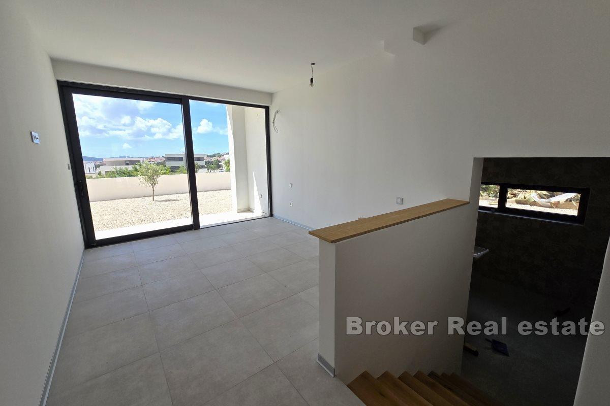 Duplex building with a view of the sea