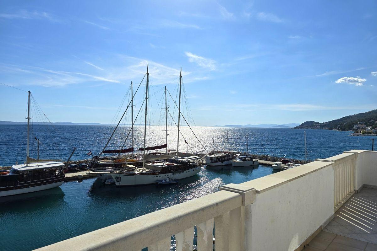 01-2029-76-Omis-Apartment-house-in-the-first-row-to-the-sea-for-sale