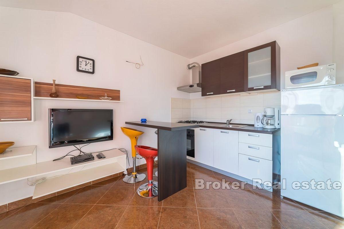 Duży dom z apartamentami, blisko morza i centrum
