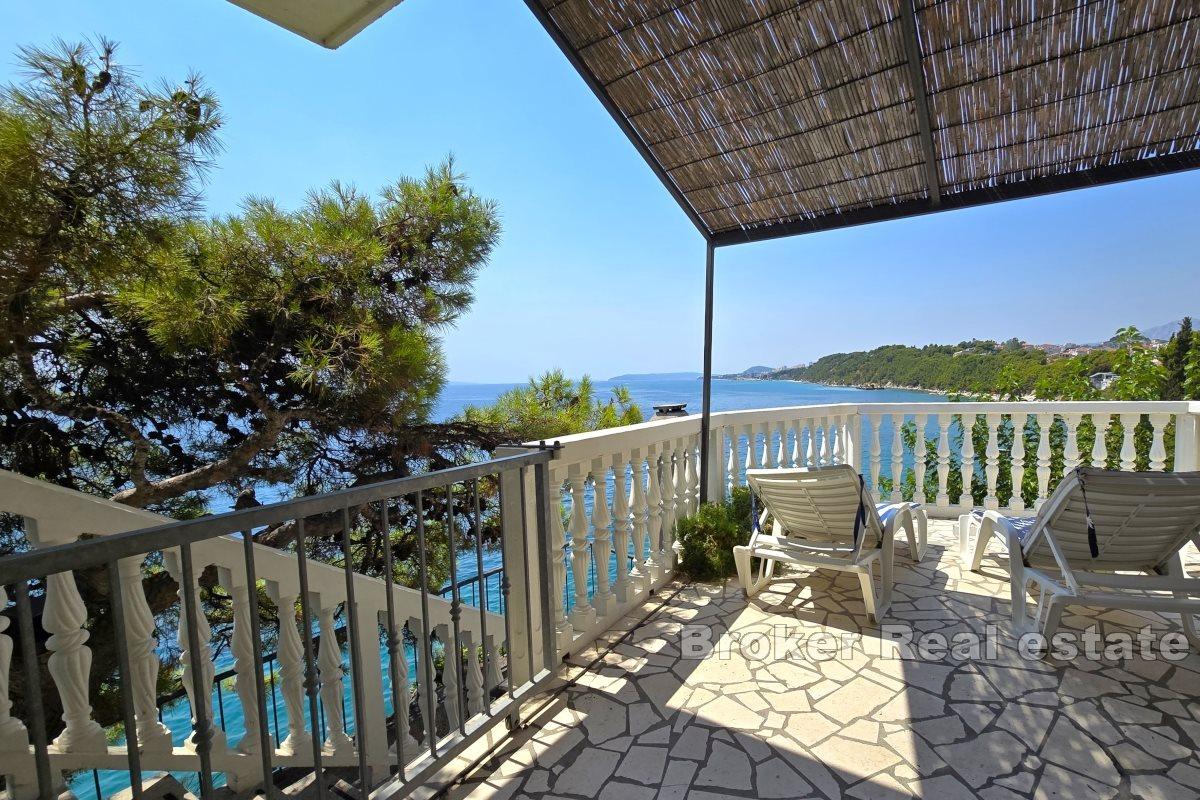 Tomannsbolig for oppussing, beliggende i første rad til sjøen