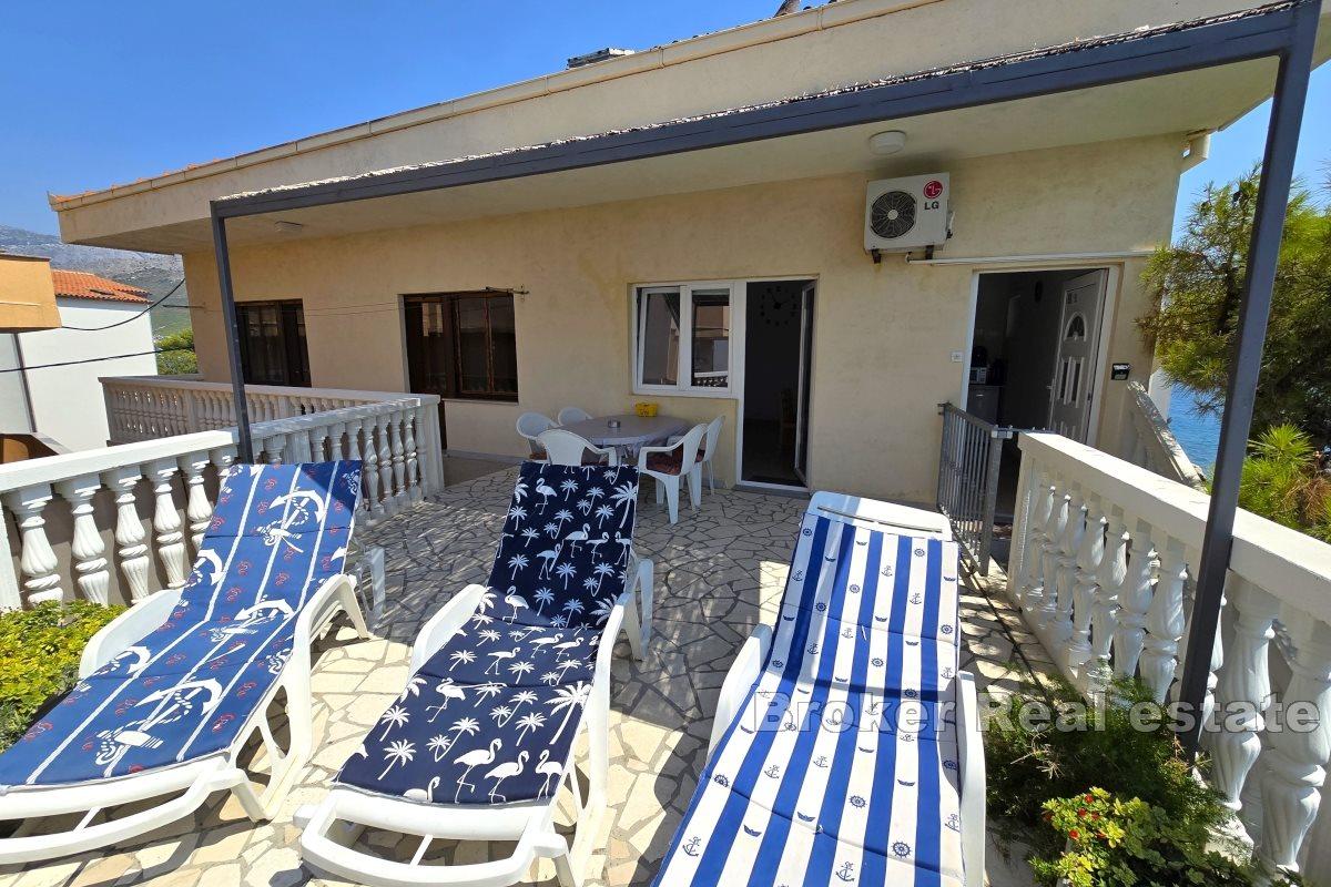 Tomannsbolig for oppussing, beliggende i første rad til sjøen