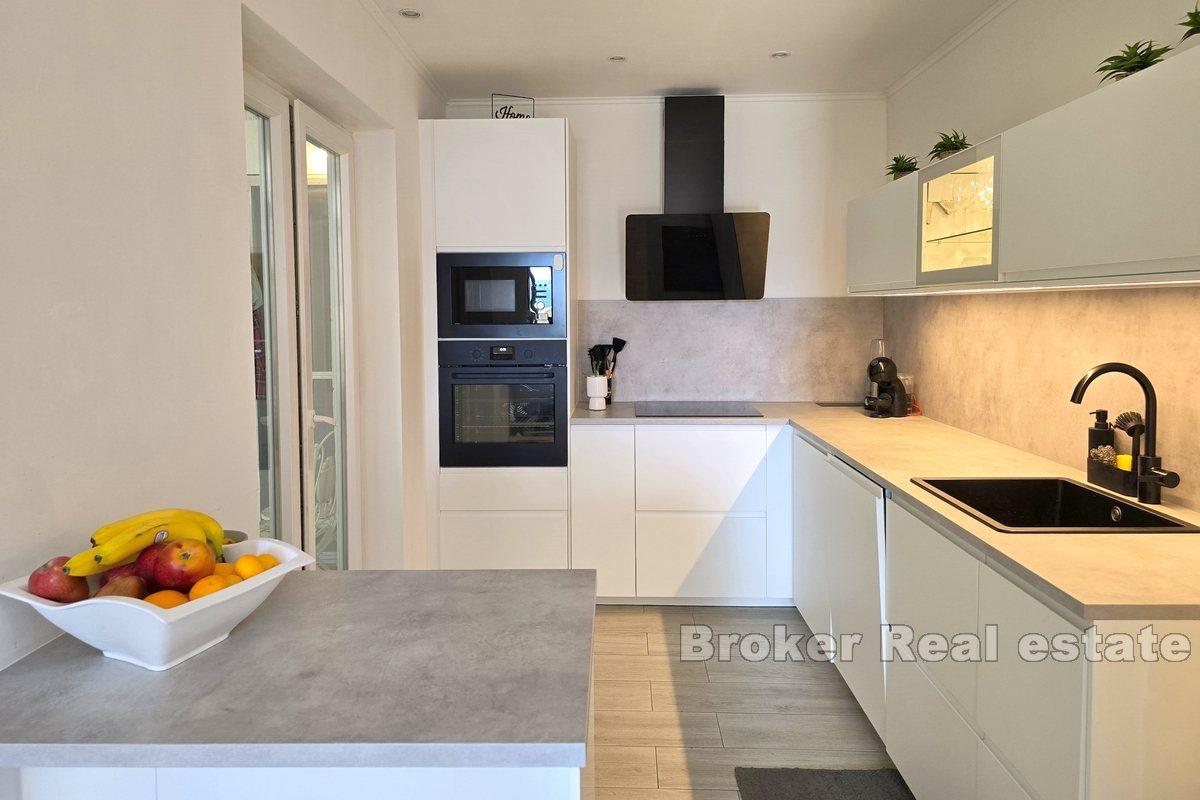 Immeuble mitoyen proche de la mer