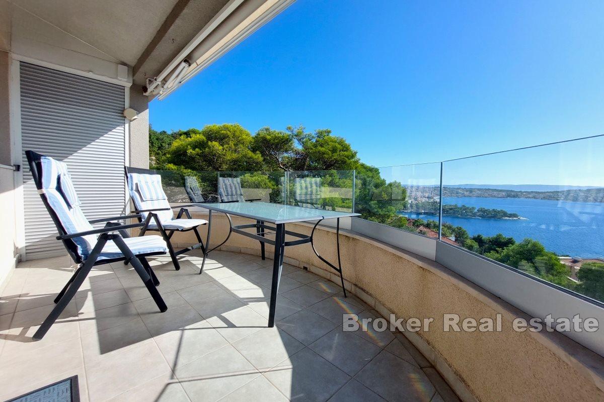 Toppleilighet med utsikt