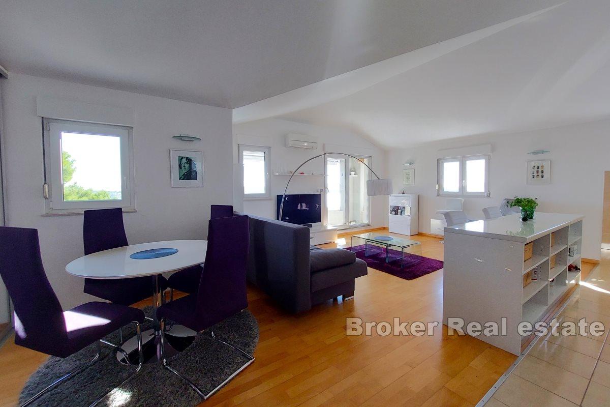 Toppleilighet med utsikt