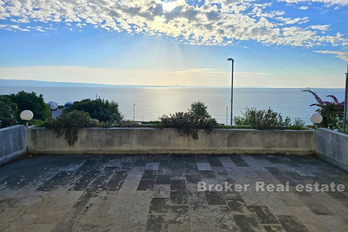 Apartment house with office space, first row to the sea