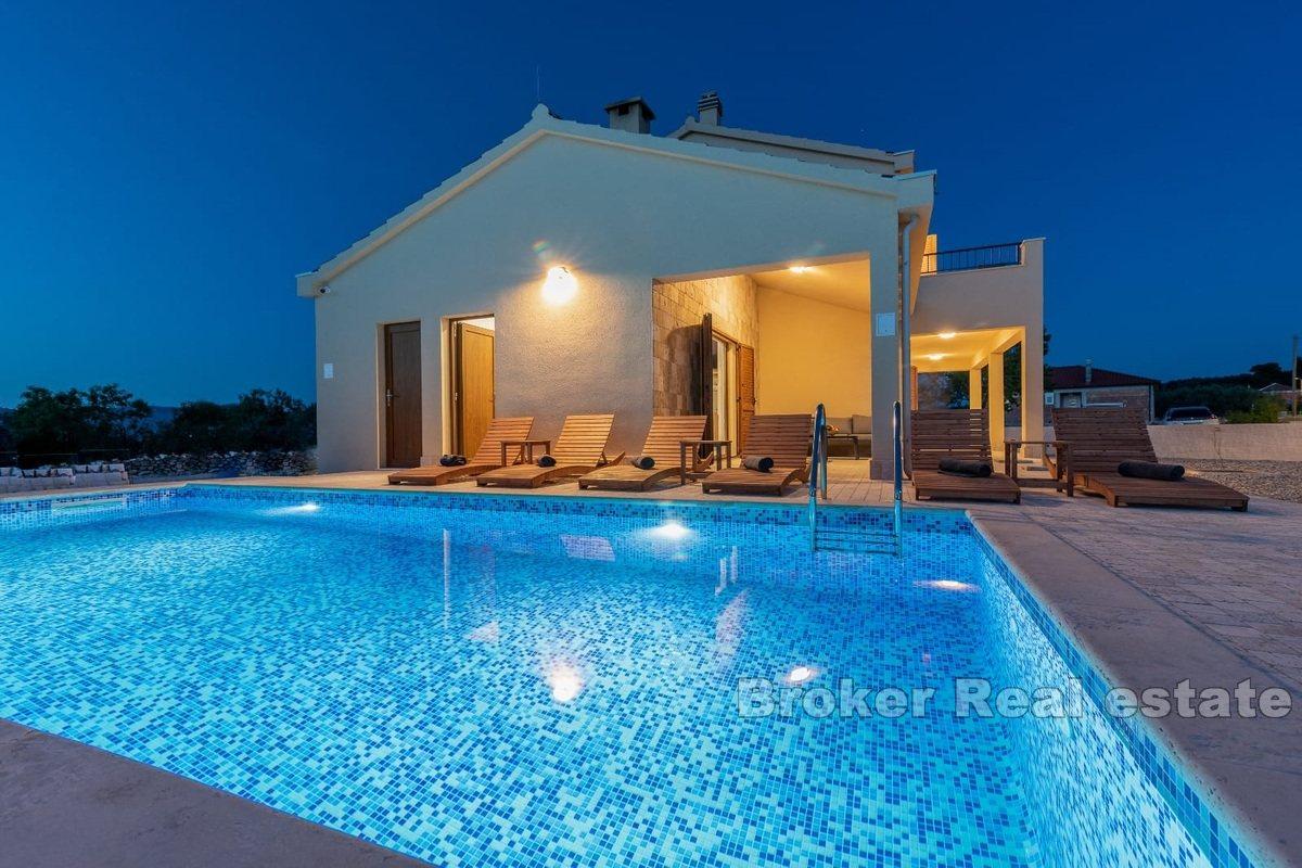 Maison moderne avec vue sur la mer