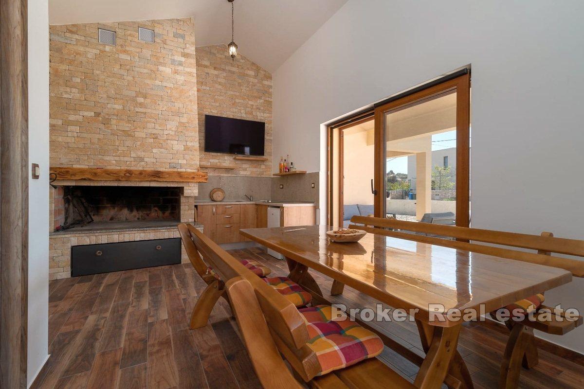 Moderní dům s výhledem na moře