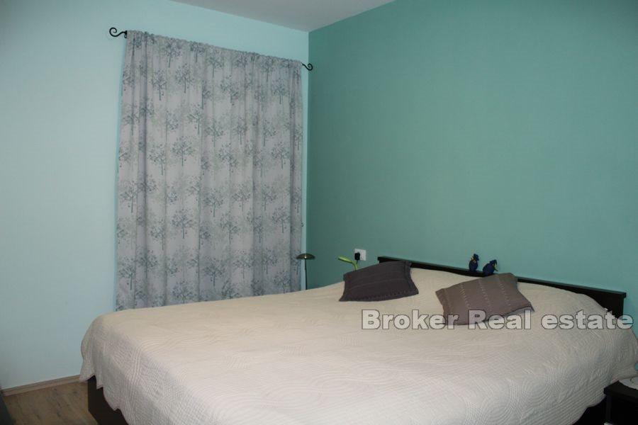 Omis - Nově zrekonstruovaný byt s výhledem na moře