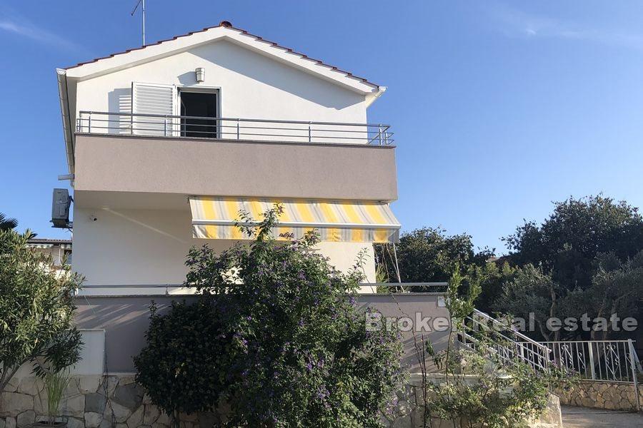 Rogoznica - Maison individuelle, première rangée à la mer