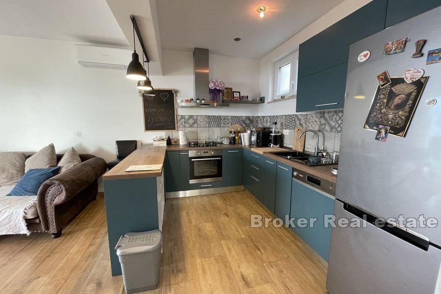 Квартира с садом и видом на море