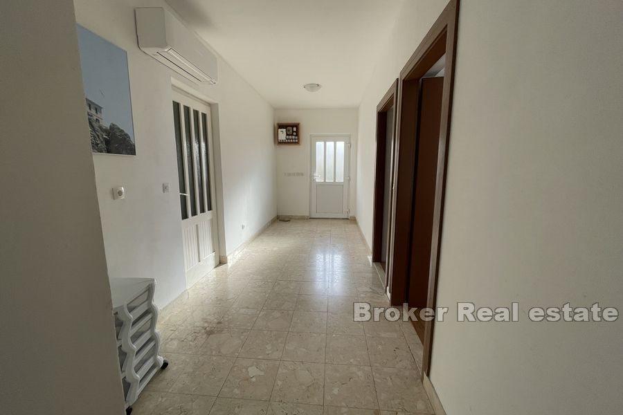 Apartman sa vrtom i pogledom na more