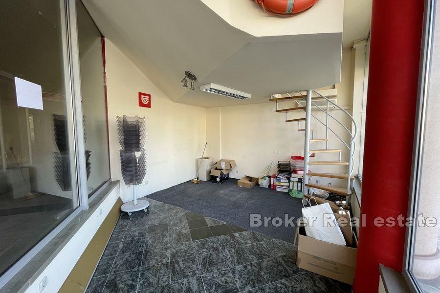 Split - Obchodní prostor podél silnice