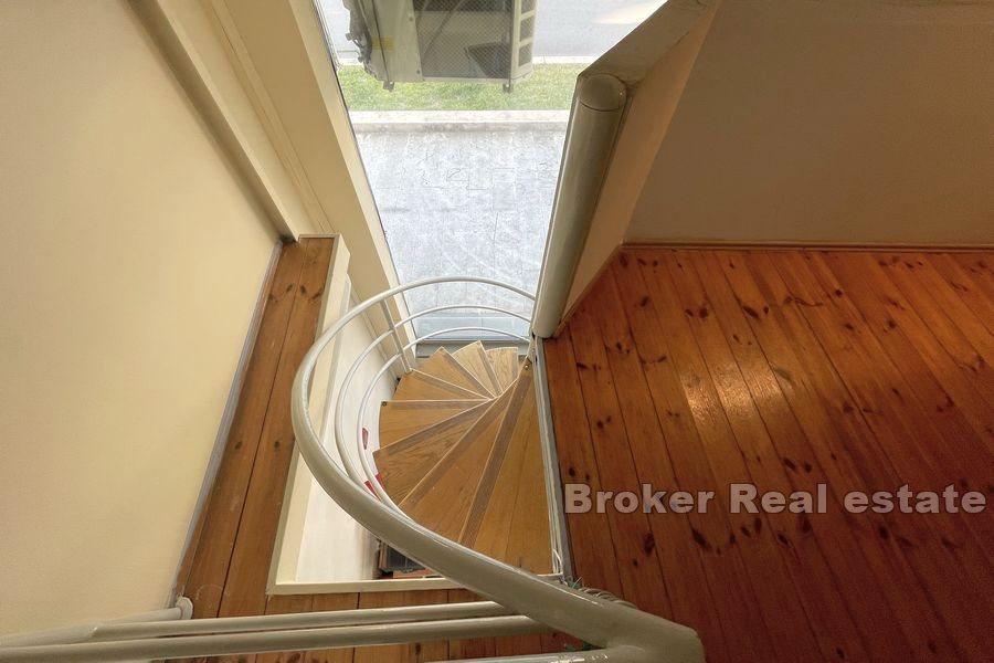 Split - Przestrzeń biznesowa wzdłuż drogi