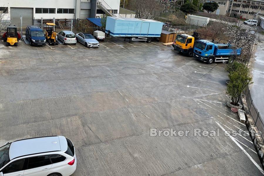 Solin - Business - storage space