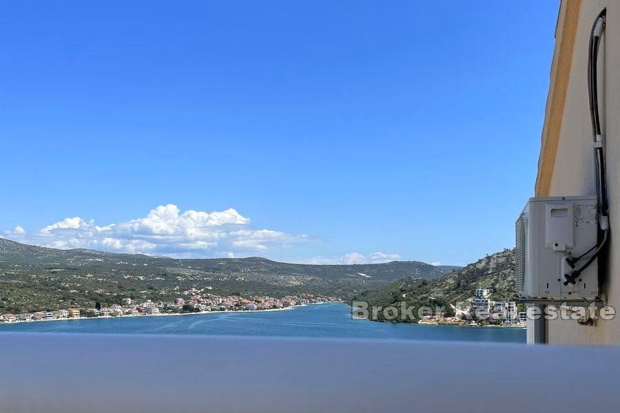 Rogoznica - Apartment house with sea view