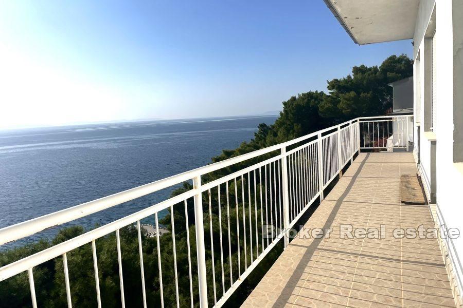 Omis - Wohnung zum Renovieren mit Meerblick