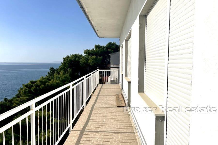 Omis - Wohnung zum Renovieren mit Meerblick