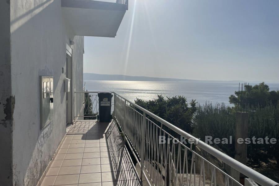 Omis - Wohnung zum Renovieren mit Meerblick