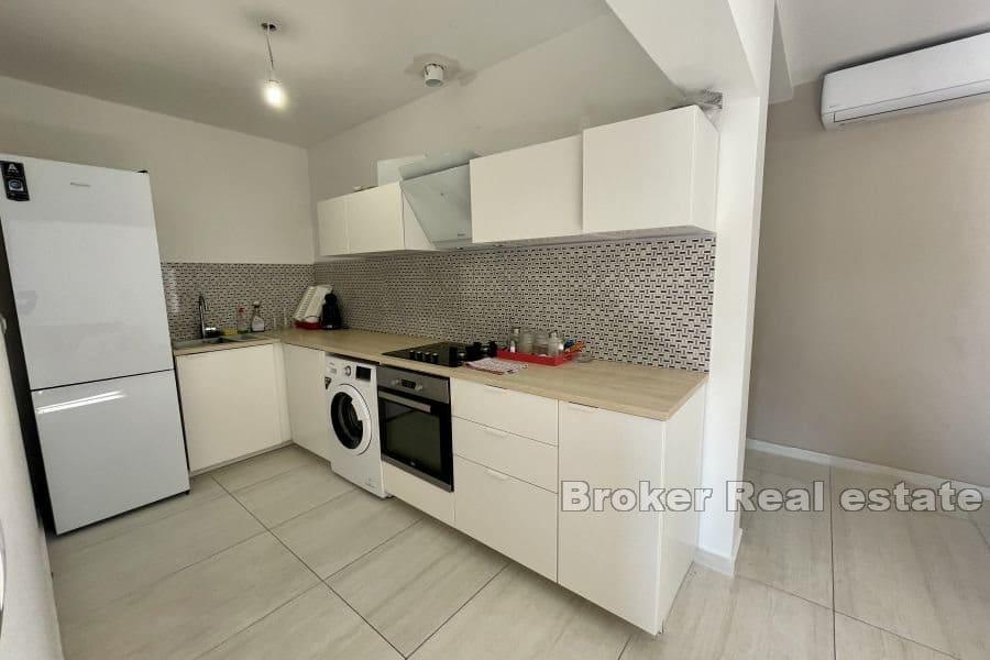 Omis - Nowoczesny apartament z widokiem na morze