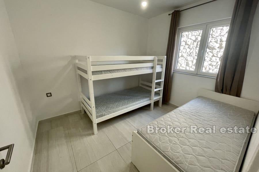 Omis - Nowoczesny apartament z widokiem na morze