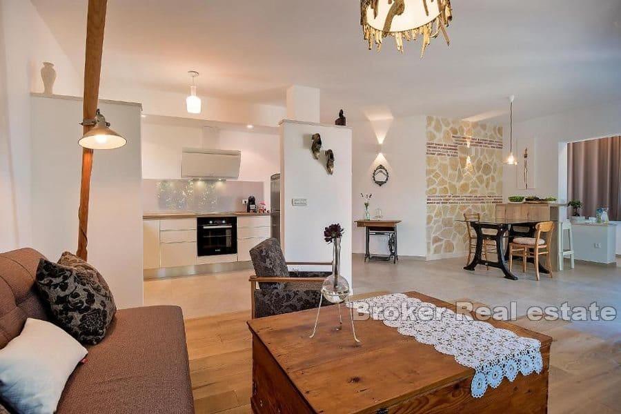 Moderne hus med havutsikt