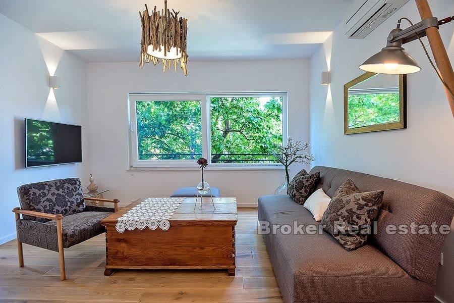 Moderne hus med havutsikt