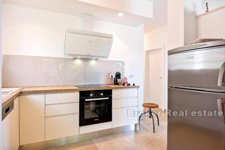 Moderne hus med havutsikt