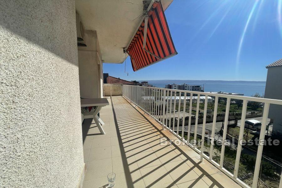 Split area - Three-bedroom apartment with sea view