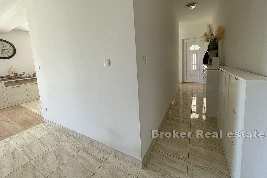 Blízko Split - Samostatne stojaci apartmánový dom