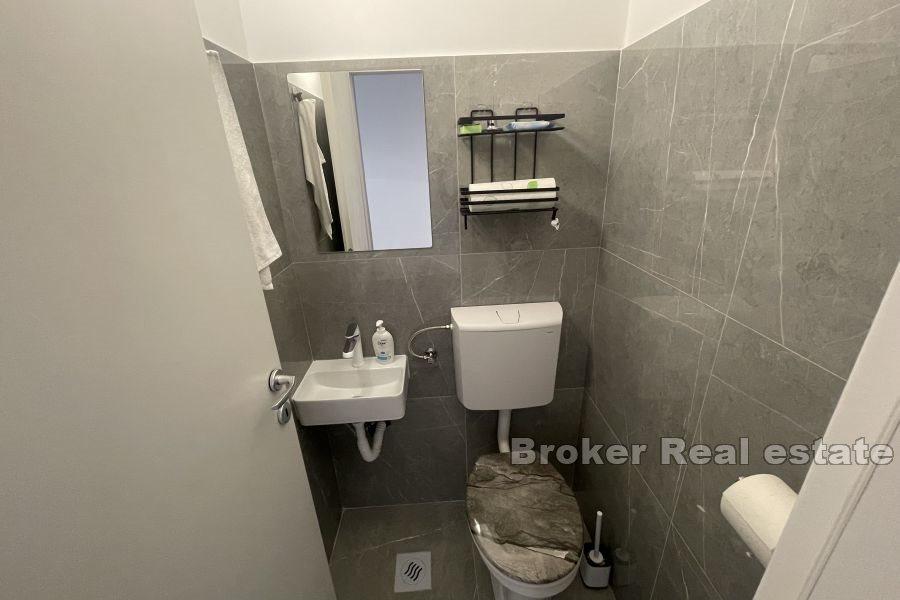 Spalato, Bol - Locale ufficio in affitto vicino alla strada