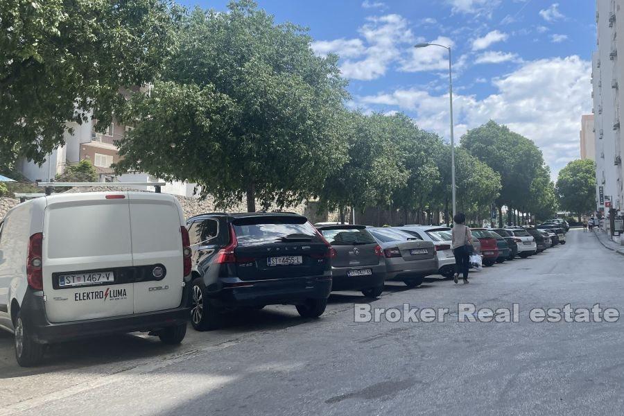 Spalato, Bol - Locale ufficio in affitto vicino alla strada