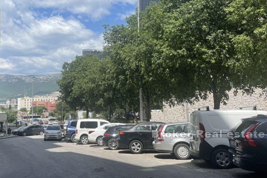 Spalato, Bol - Locale ufficio in affitto vicino alla strada