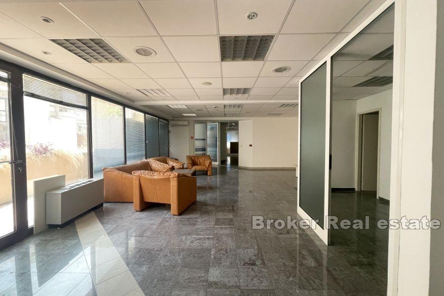 Split 3 – Geräumige Büroräume