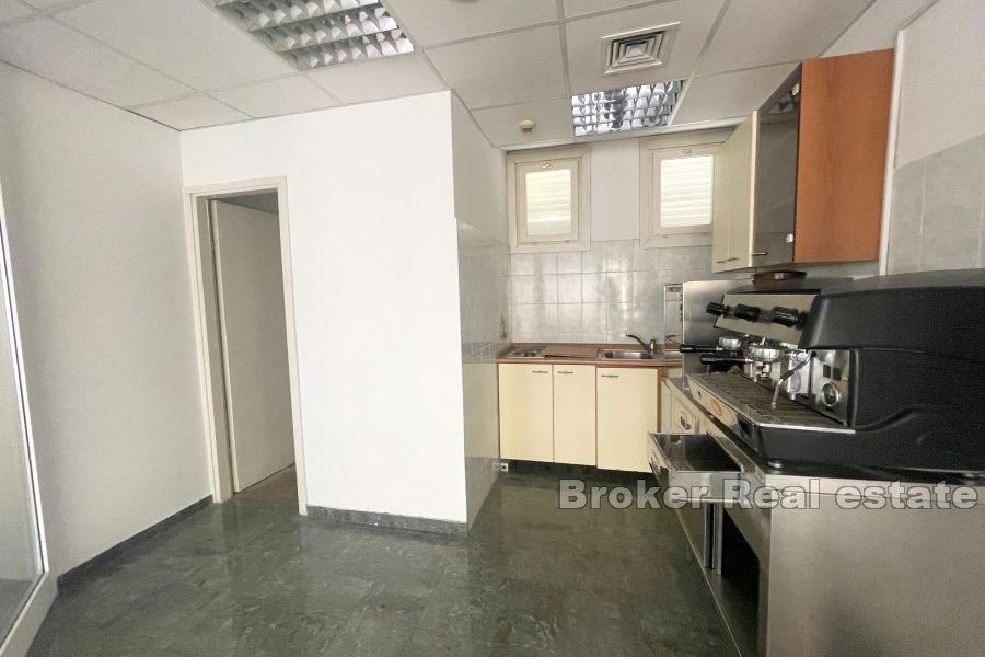 Split 3 – Geräumige Büroräume