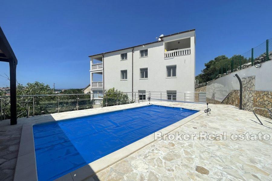 Rogoznica - Freistehendes Haus mit Schwimmbad