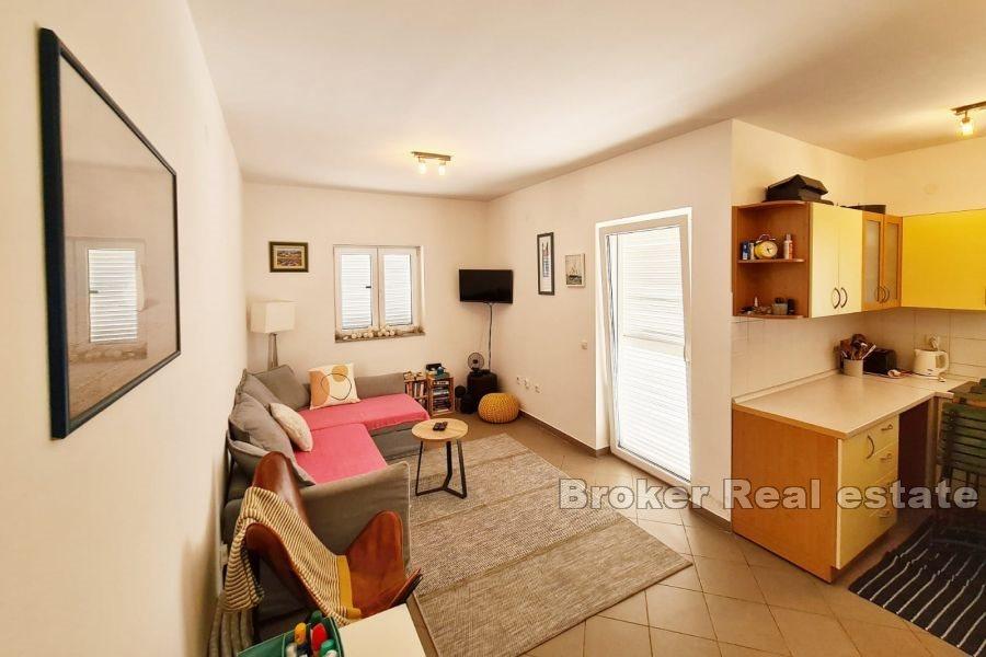 Rogoznica - Sonniges Apartment mit einem Schlafzimmer