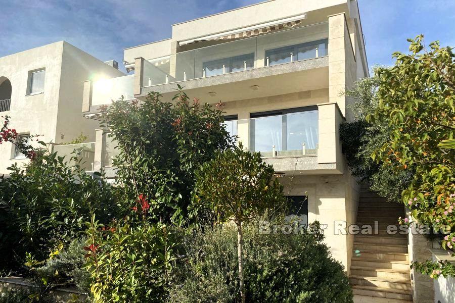 Ön Solta - lägenhetshus med havsutsikt