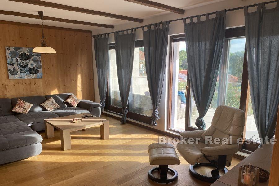 Øya Solta - Leilighetshus med havutsikt