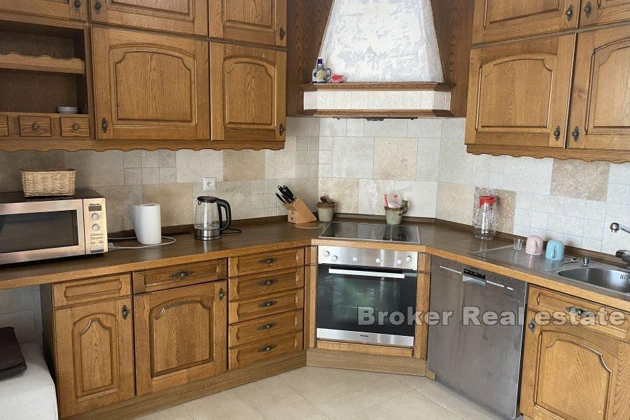 Øya Solta - Leilighetshus med havutsikt