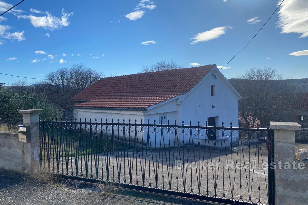 Dům k rekonstrukci nedaleko Zadaru