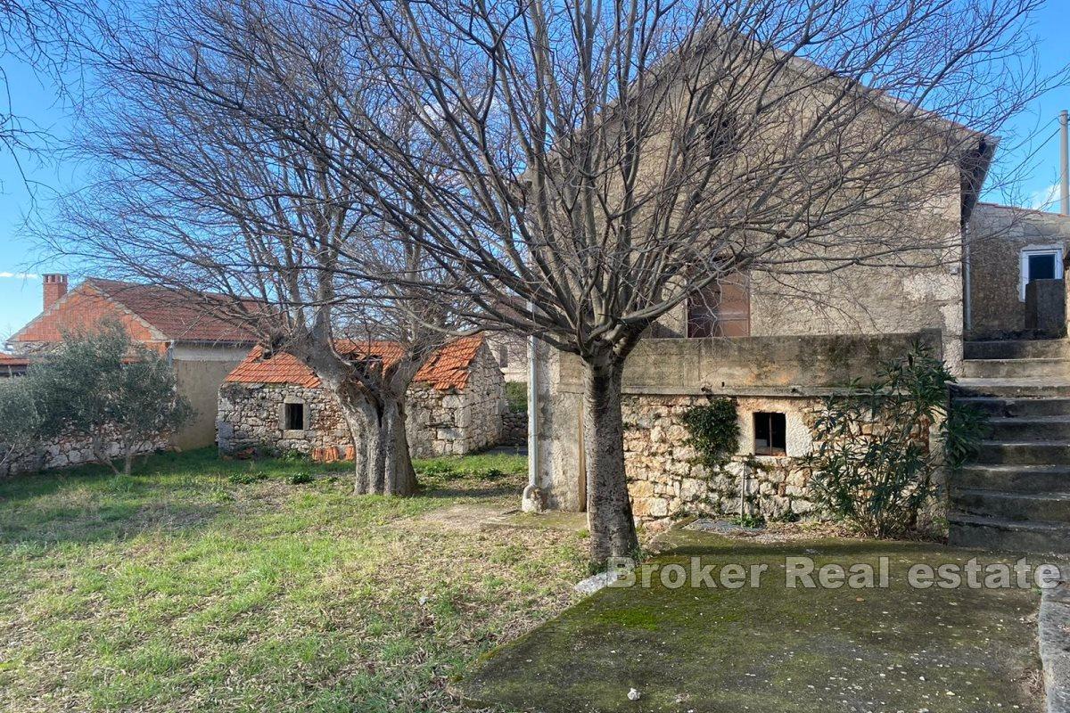 Dům k rekonstrukci nedaleko Zadaru