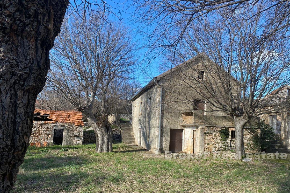 Dům k rekonstrukci nedaleko Zadaru