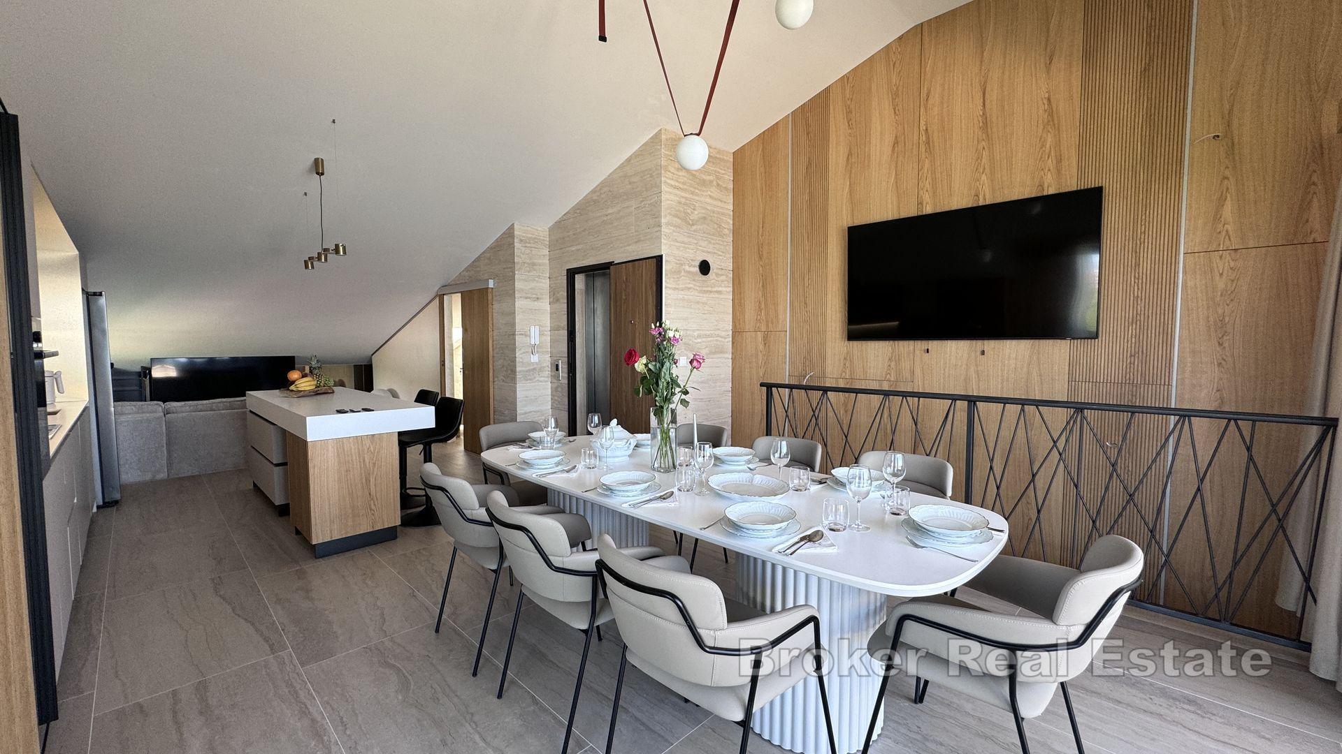 Attico moderno in prima fila sul mare