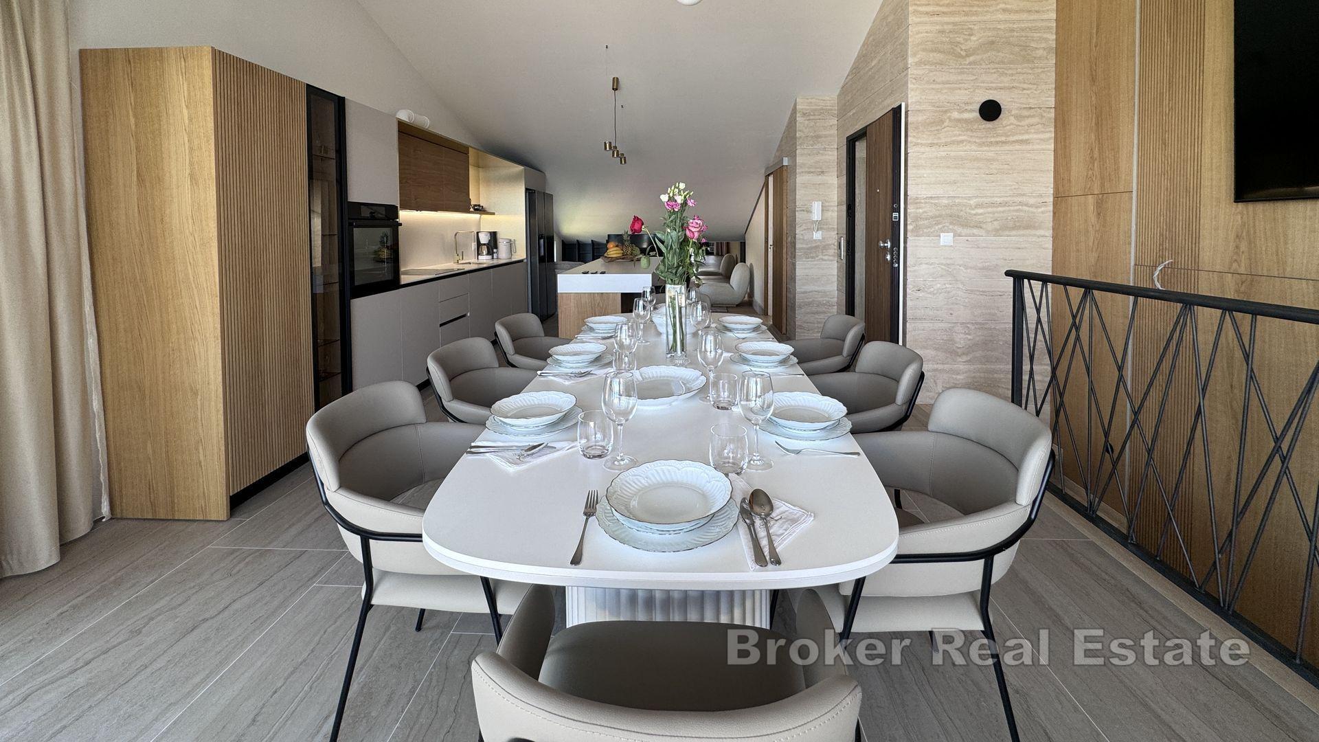 Attico moderno in prima fila sul mare