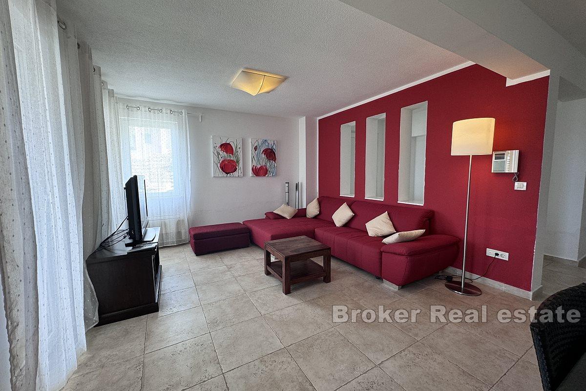 Treromsleilighet med havutsikt