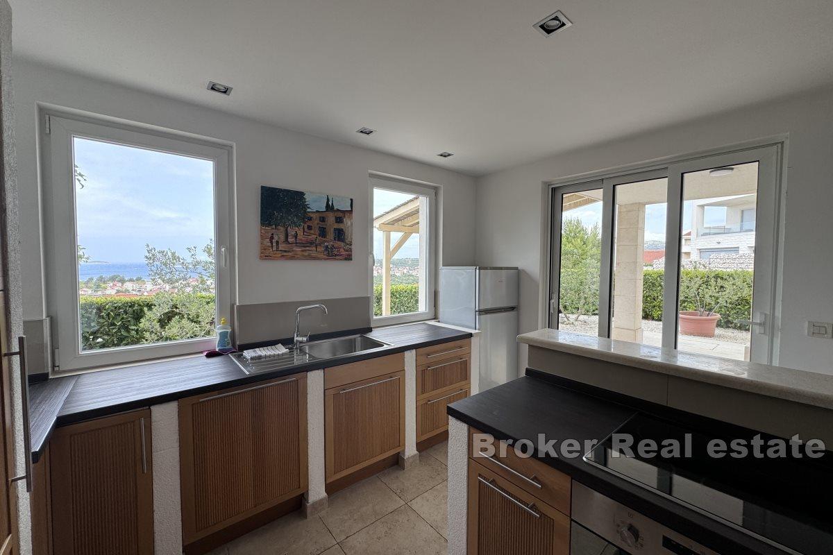 Treromsleilighet med havutsikt