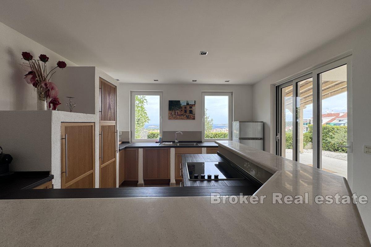 Treromsleilighet med havutsikt